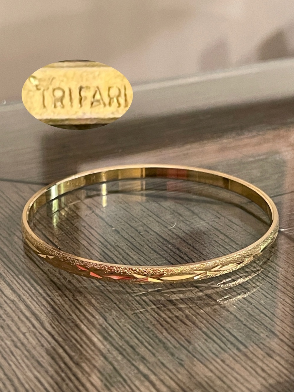 Vintage Crown TRIFARI Gold-tone Diamond Cut & Textured Bangle Bracelet Size M